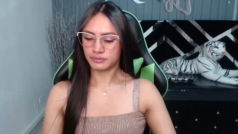 Snapshot of allisson_a chatting on March 4, 3:33 am Allisson online show from March 4, 3:33 am