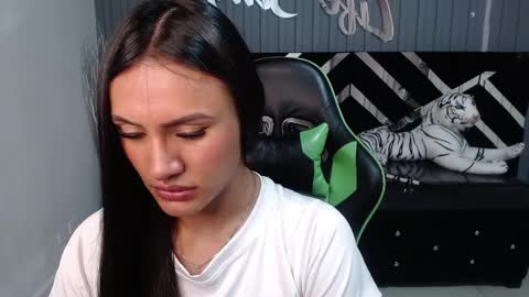 Snapshot of allisson_a chatting on February 19, 3:28 am Allisson online show from February 19, 3:28 am