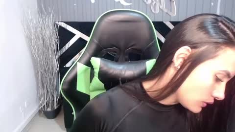 Snapshot of allisson_a chatting on January 31, 3:41 am Allisson online show from January 31, 3:41 am