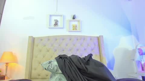 Snapshot of allisson_m chatting on February 18, 12:06 pm allisson online show from February 18, 12:06 pm