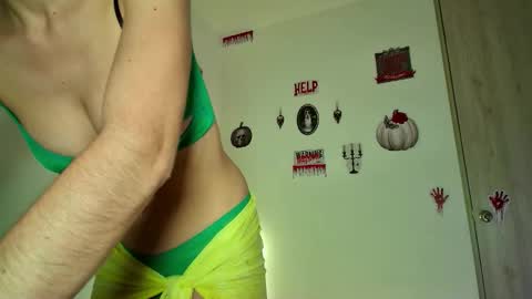 Snapshot of allisson_rose chatting on October 17, 6:27 am Alli online show from October 17, 6:27 am