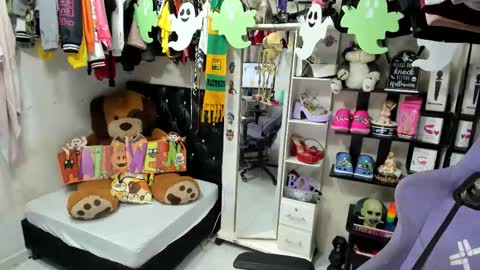 Snapshot of allsson_miller chatting on October 1, 5:23 am allsson_miller online show from October 1, 5:23 am