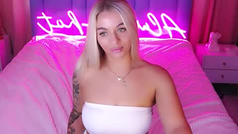 Snapshot of allwayshottt chatting on October 24, 2:40 am AlwaysHot online show from October 24, 2:40 am