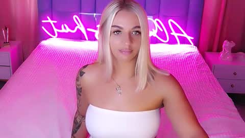 Snapshot of allwayshottt chatting on September 25, 2:43 am AlwaysHot online show from September 25, 2:43 am