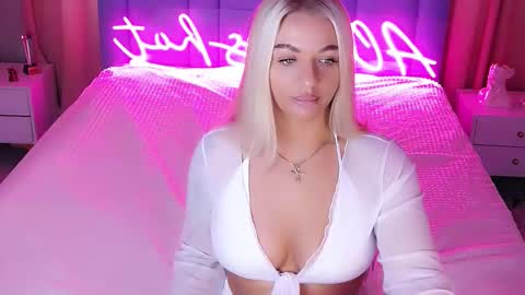 Snapshot of allwayshottt chatting on October 22, 2:38 am AlwaysHot online show from October 22, 2:38 am