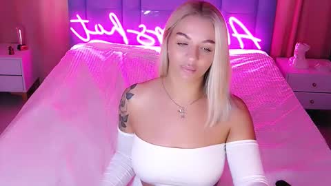 Snapshot of allwayshottt chatting on October 29, 3:22 am AlwaysHot online show from October 29, 3:22 am