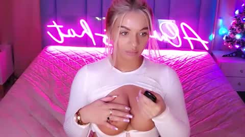 AlwaysHot online show from December 21, 3:00 am