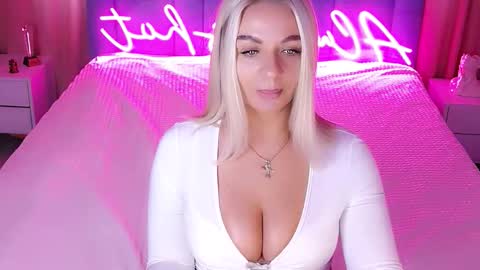 Snapshot of allwayshottt chatting on October 20, 3:42 am AlwaysHot online show from October 20, 3:42 am