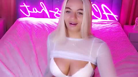 Snapshot of allwayshottt chatting on October 4, 2:17 am AlwaysHot online show from October 4, 2:17 am