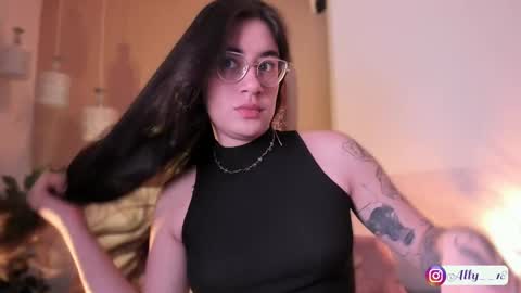 Snapshot of ally_addams chatting on September 20, 3:49 am Ally online show from September 20, 3:49 am