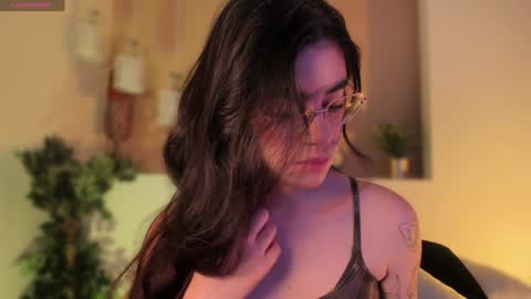 Snapshot of ally_addams chatting on December 12, 3:54 am Ally online show from December 12, 3:54 am