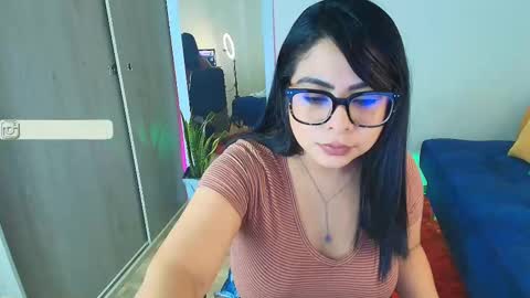 Snapshot of ally_riso chatting on March 10, 2:59 pm Ally help me reach 100 satisfaid online show from March 10, 2:59 pm