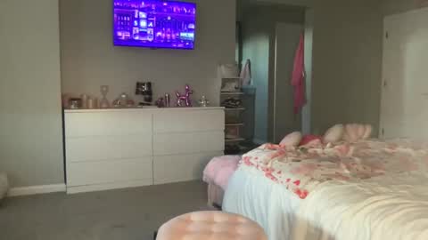 Snapshot of allymaeeee chatting on September 9, 1:27 am Ally Mae online show from September 9, 1:27 am