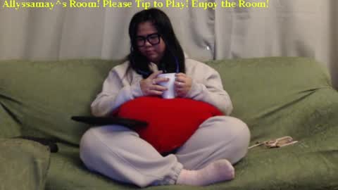 Allyssamay online show from January 1, 3:34 am