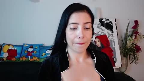 Snapshot of alma_art_ chatting on October 17, 10:13 pm alma_art_ online show from October 17, 10:13 pm