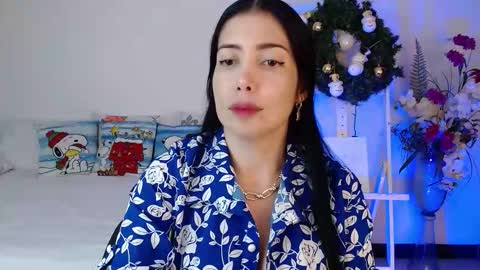 alma_art_ online show from December 19, 11:52 pm