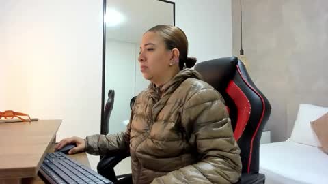 Snapshot of alma_fenix chatting on October 20, 12:19 pm ALMA FENIX  online show from October 20, 12:19 pm