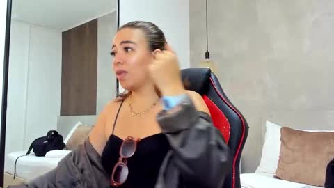 Snapshot of alma_fenix chatting on October 22, 12:32 pm ALMA FENIX  online show from October 22, 12:32 pm