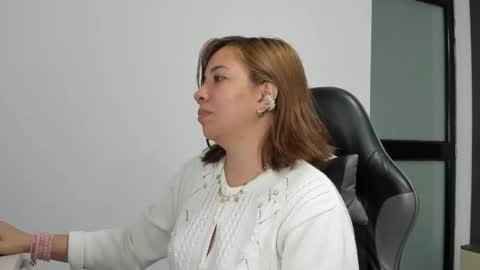 Snapshot of alma_fenix chatting on October 1, 12:32 pm ALMA FENIX  online show from October 1, 12:32 pm