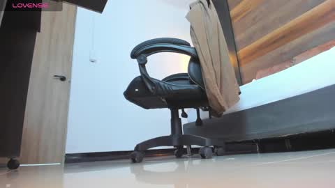 Snapshot of alma_fenix chatting on September 17, 1:09 pm ALMA FENIX  online show from September 17, 1:09 pm