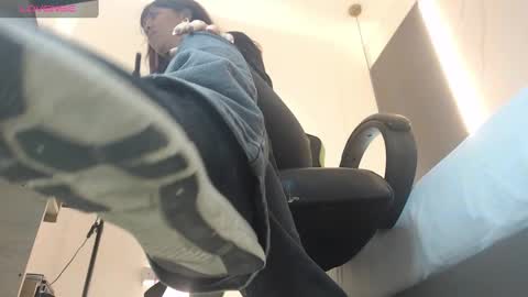 Snapshot of alma_fenix chatting on February 19, 12:11 pm ALMA FENIX  online show from February 19, 12:11 pm