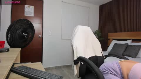 Snapshot of alma_fenix chatting on October 2, 1:05 pm ALMA FENIX  online show from October 2, 1:05 pm