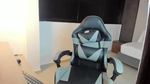 Snapshot of alma_fenix chatting on October 13, 12:30 pm ALMA FENIX  online show from October 13, 12:30 pm