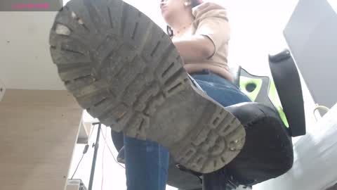 Snapshot of alma_fenix chatting on March 5, 12:11 pm ALMA FENIX  online show from March 5, 12:11 pm