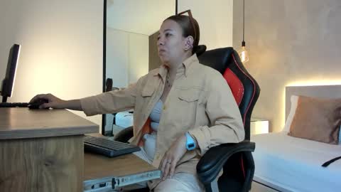 Snapshot of alma_fenix chatting on October 21, 12:20 pm ALMA FENIX  online show from October 21, 12:20 pm