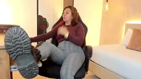 Snapshot of alma_fenix chatting on October 9, 12:31 pm ALMA FENIX  online show from October 9, 12:31 pm