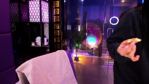 Snapshot of alma_pearl chatting on October 25, 8:55 am Alma online show from October 25, 8:55 am