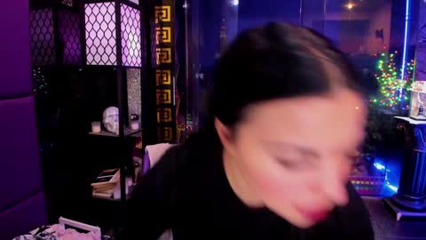 Snapshot of alma_pearl chatting on October 11, 9:36 am Alma online show from October 11, 9:36 am