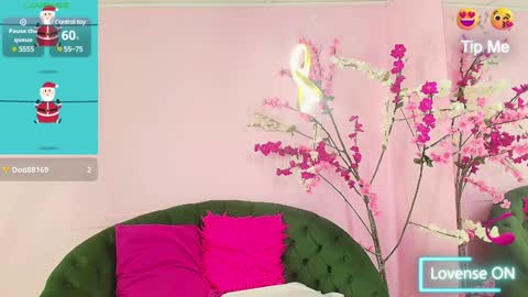 ALMENDRAEVANS online show from December 15, 12:06 pm