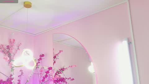 ALMENDRAEVANS online show from January 9, 11:36 am