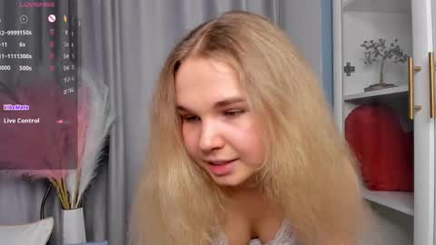 Snapshot of althenabrach chatting on September 15, 8:22 am Betty online show from September 15, 8:22 am