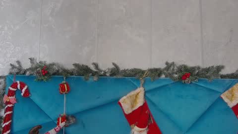 Alyse online show from December 13, 6:05 pm