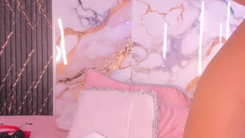 alyson__a online show from April 18, 7:07 pm