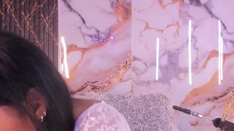 alyson__a online show from April 1, 12:39 pm