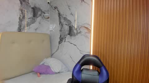 Snapshot of alyssa_park chatting on October 11, 8:11 pm  ALYSSA   online show from October 11, 8:11 pm