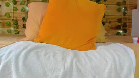 alyssia online show from December 15, 12:28 pm
