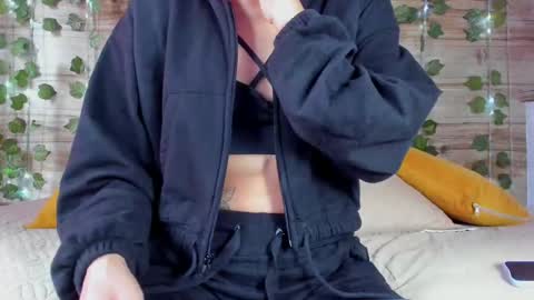 alyssia online show from December 16, 11:55 am