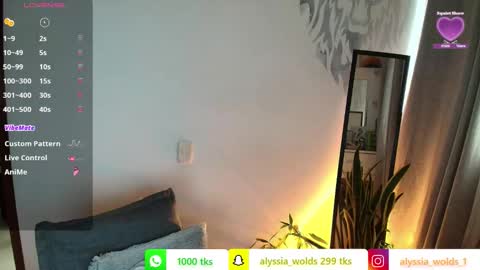 Snapshot of alyssia_wolds_1 chatting on October 10, 10:53 am alyssia wolds online show from October 10, 10:53 am