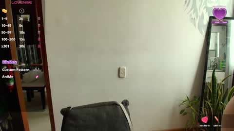 Snapshot of alyssia_wolds_1 chatting on October 6, 12:33 pm alyssia wolds online show from October 6, 12:33 pm