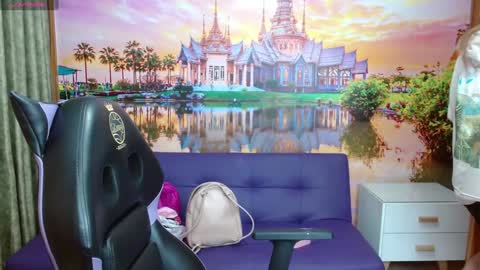 Alyy online show from January 3, 2:08 pm