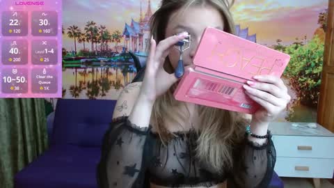 Alyy online show from December 9, 2:17 pm
