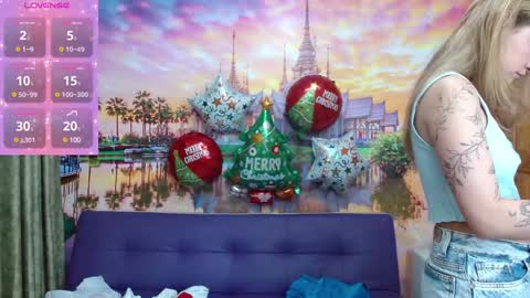 Alyy online show from December 12, 2:11 pm