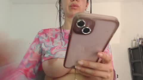 Snapshot of amadamar chatting on February 18, 12:59 am valentia online show from February 18, 12:59 am