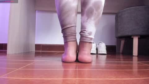 anny online show from December 6, 2:46 am