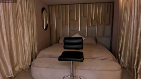 Amaia Haywood online show from October 17, 10:40 am