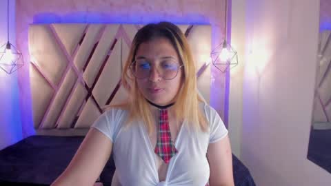 Snapshot of amalia_rosse_ chatting on January 10, 2:57 am Amalia Im Back See you soon this January 7 at 10 pm Colombia time online show from January 10, 2:57 am